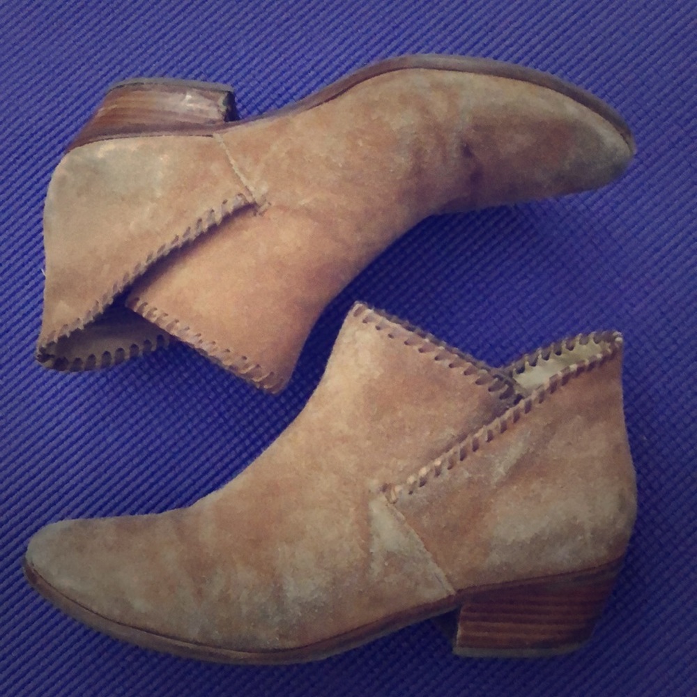 JR Tan Suede Vintage Ladies Booties. Size 8.